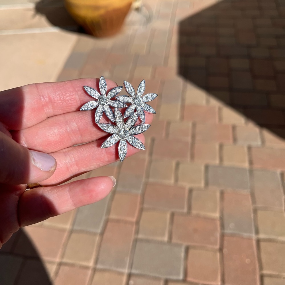 Crystal Flower Pin - Picture 2 of 6